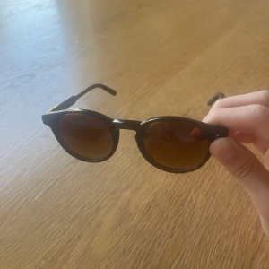 Chimi - Säljer mina bruna chimi 03 som är i nyskick. Dom har inga defekter och inga repor✅ pris kan diskuteras