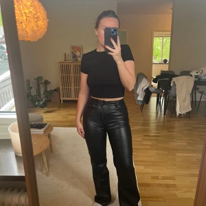 Skinbyxor - Svarta skinbyxor