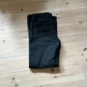 Svarta jeans från monki i fint skick 