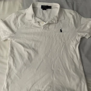 Ralph Lauren Piké  - Ny skick nästan aldrig använd! Passar perfekt till sommarn🙌