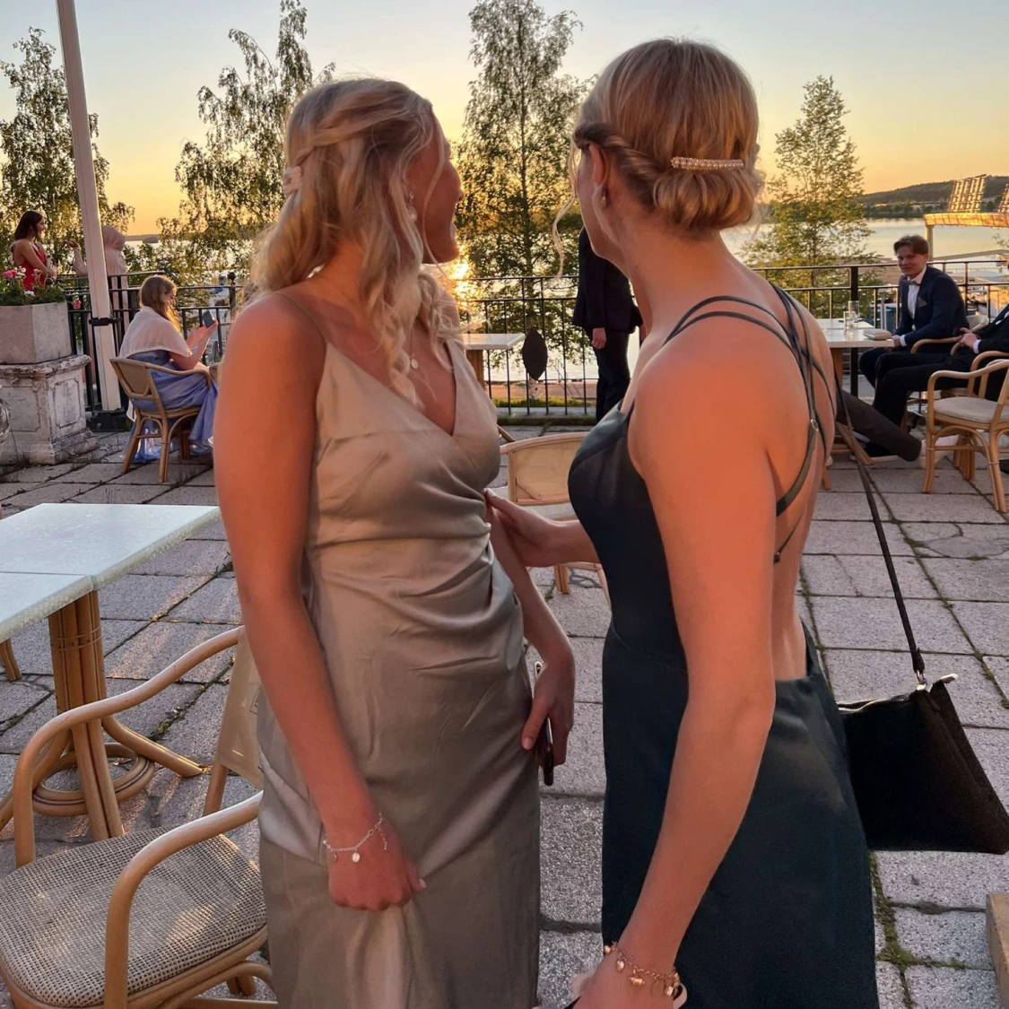 Fin Påfågel-grön balklänning, strk S/M - 2