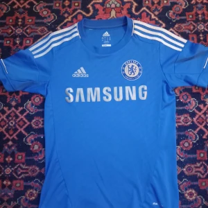 Chelseatröja 2012/13 - Chelseatröja från säsongen 2012/13 Sparsamt använd, 10/10 skick. Pris kan diskuteras