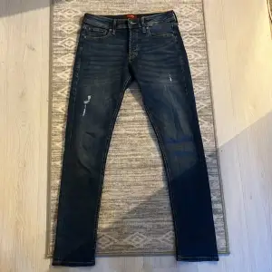 Snygga jeans från jack&Jones i storlek W29L32, använda fåtal gånger (top kvalitet) nypris 599kr
