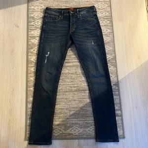 Slim fit jeans - Snygga jeans från jack&Jones i storlek W29L32, använda fåtal gånger (top kvalitet) nypris 599kr