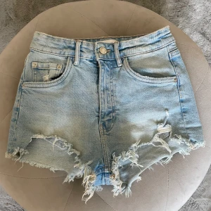 Zara shorts  - Super fina shorts från zara, aldrig använda då de är köpta i fel storlek❤️