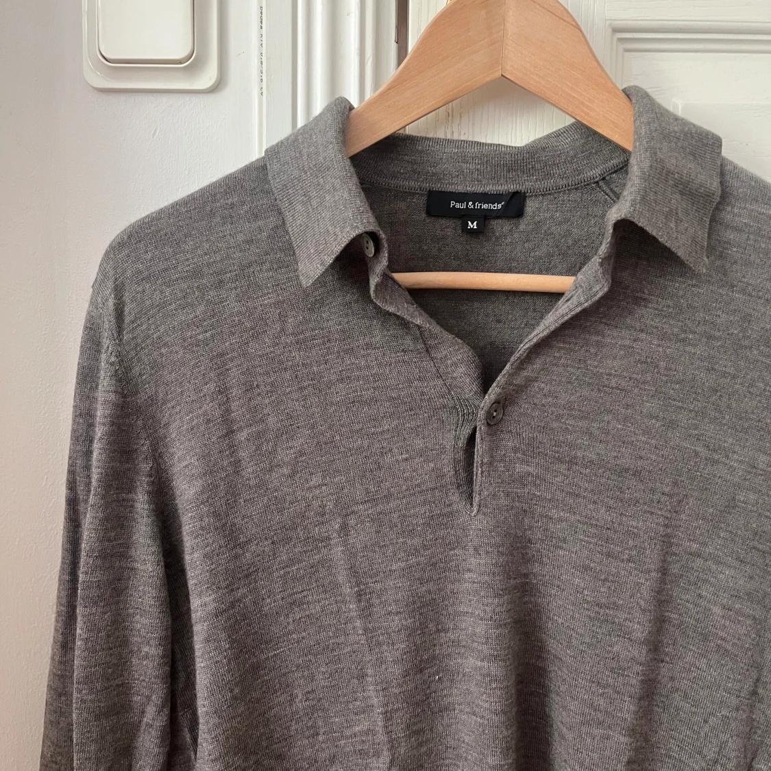 Paul and Friends stickad piké M