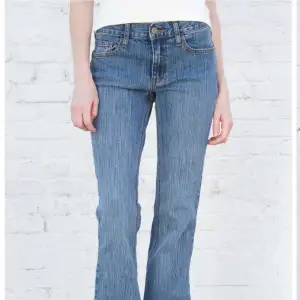 Populära jeans ifrån brandy Melville (dem är dock avklippta(jag är 160) och de är i bra längd❤️