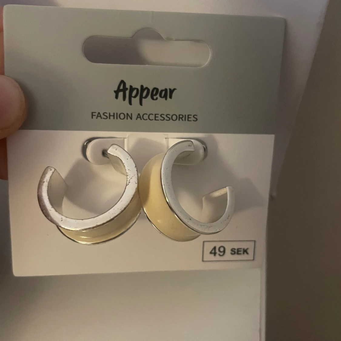 Örhängen (inte från appear)