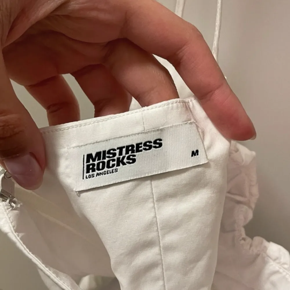 En korsett-topp från Mistress Rocks i storlek M, helt oanvänd! Säljes då den ej passade! Perfekt nu till sommaren!   Nypris: 85€. Toppar.