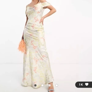 Balklänning  - Helt oanvänd balklänning från hope & ivy, lappen sitter kvar! Säljes pga fel storlek. Skriv om du har några funderingar🫶🏻