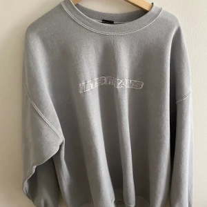 lets Frans tröja från Urban outfitters  - Storlek:L  Skick: som ny  Pris: 350  Kan mötas upp i Stockholm 