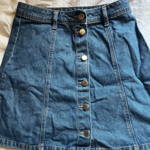 Jeanskjol  - Kort Jeanskjol från hm  Mörkblå 