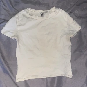 Crop top  - Söt topp från h&m, sitter som en crop top 