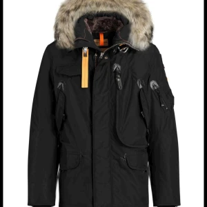 Parajumper jacka - Säljer min parajumpa jacka. Den är till herr. Modellen är Parajumper Right Hand i storlek M i färgen svart. Använd 1 vinter. Kan gå ner i pris vid snabb affär