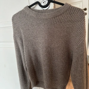 Stickad tröja  - Som ny