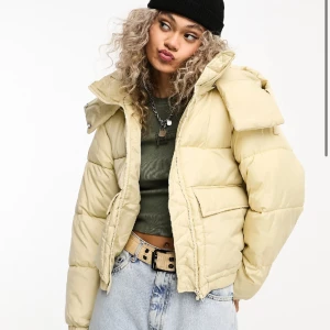 Jacka - Puffer Jacket i strl S.  Aldrig använd, inköpt för 900kr