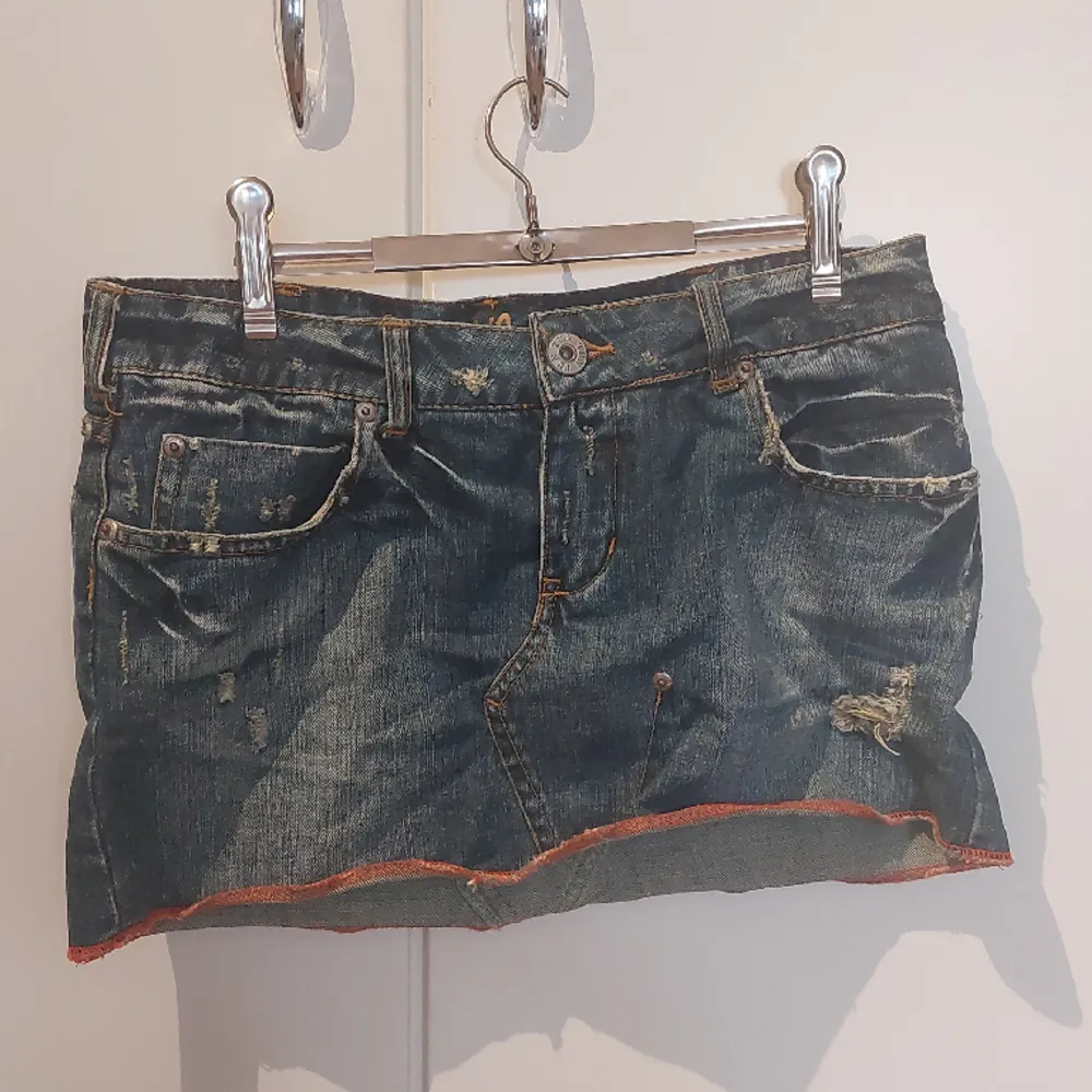 Terranova jeans, storlek M. Ändast använd ett par gånger.. Kjolar.