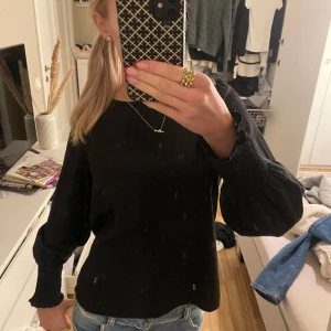Blus - Jättefin blus från vero Moda men kommer inte till användning 