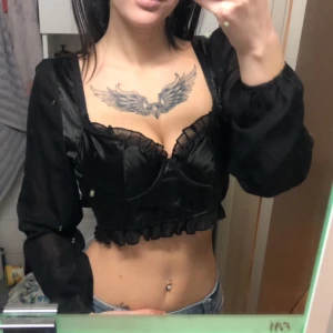 Svart blus - Super fint skick i storlek 36 🌸