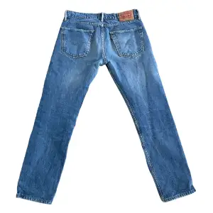 Säljer ett par riktigt feta Jeans! Skick 9/10! Har du några funderingar eller frågor kom privat! Mvh Viggo!