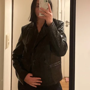 Faux leather svart kavaj - Använd 1 gång