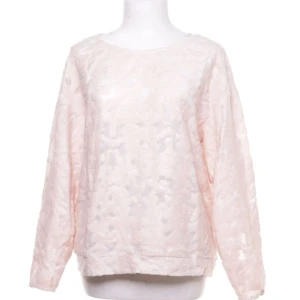 Spets topp  - Tar endast Swish!!! Fin lite genomskinlig rosa topp från HM❣️❣️