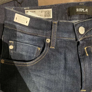 Replay hyperflex Jeans  - Tjena, säljer nu dessa helt nya replay hyperflex💯 storlek 27-32, hör av er vid frågor och funderingar. Nypris: 1900kr Mitt pris: 899kr