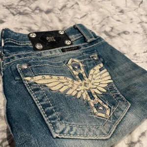 Missme jeans!  - Säljer nu mina fina missme jeans då dom inte kmr till användning, midjemåttet rakt över ligger på 38-38cm, innerbenslängd på ca80cm! Vid frågor eller Fler bilder på är det bara att kontakta! 💞ps pris kan diskuteras 😁