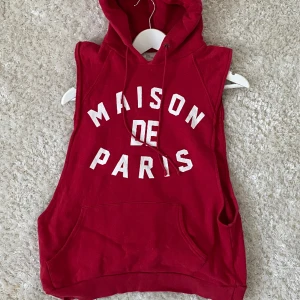 Träningslinne collage  - Rött träningslinne från collage. Köpt secondhand men har själv endast provat. Gott skick. Storlek S