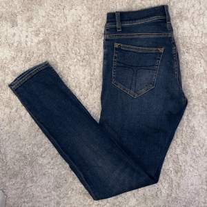 Feta Tiger of Sweden jeans aldrig använda inga defekter, storlek 28/32, skriv vid någon fråga!