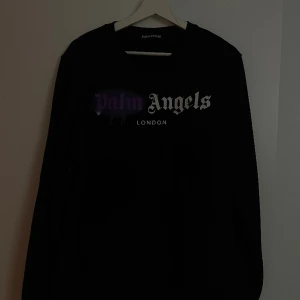 Palm angels  - Hell ny palm angels tröja . 