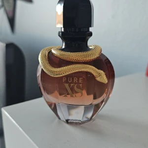 Paco rabanne,  pure xs - Parfym från Paco Rabanne. Pure xs. 50 ml. Endast ett par sprut tagna ur. Kan skickas mot fraktkostnad (60 kr spårbart)