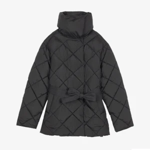 Härlig jacka  - Jacka från Anna Field. Köptes för 849kr. Säljer då den ej kommer till användning. Skriv för egna bilder 💕💕🍒