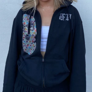 Bvaldi Hoodie - Säljer denna hoodie från bvaldi, bank robber😮😍