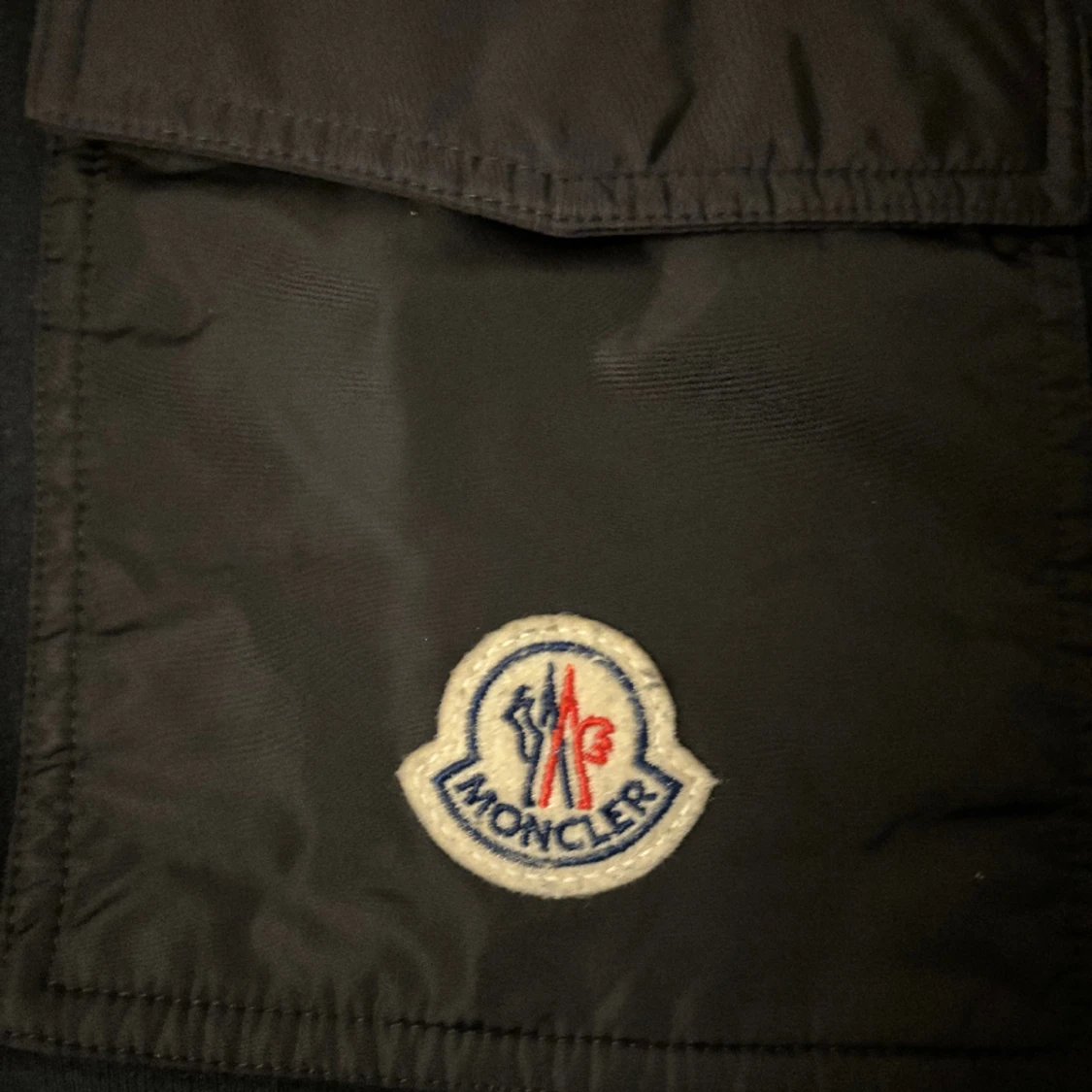 Moncler mjukisbyxa, kvitto finns.