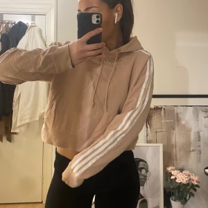Adidas hoodie  - Adidas hoodie i fin gammalrosa 💞