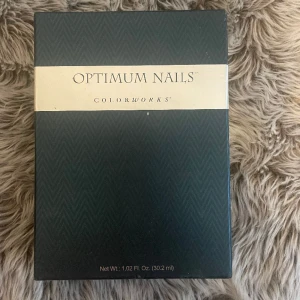 Manikyr sett - Säljer mitt oanvända manikyr sett. Det medföljer elektriskfil, nagellack, nagelklippare och en sån som separerar fingrarna/tårna. 