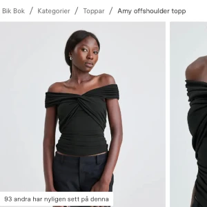 Topp - säljer denna super snygga toppen ifrån Bikbok. Den är i nyskick med prislappen kvar. Original pris är 259💕