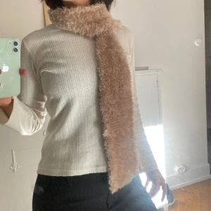 Fluffig sjal  - Åhhh så söt den är men inte min stil 
