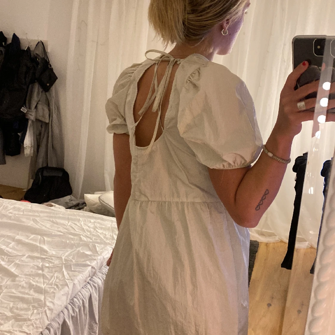 Klänning med puffärmar - 90