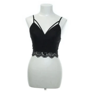 Kort spetslinne - Jättesött svart spetslinne som jag knappt använt❣️ Bra skick!!