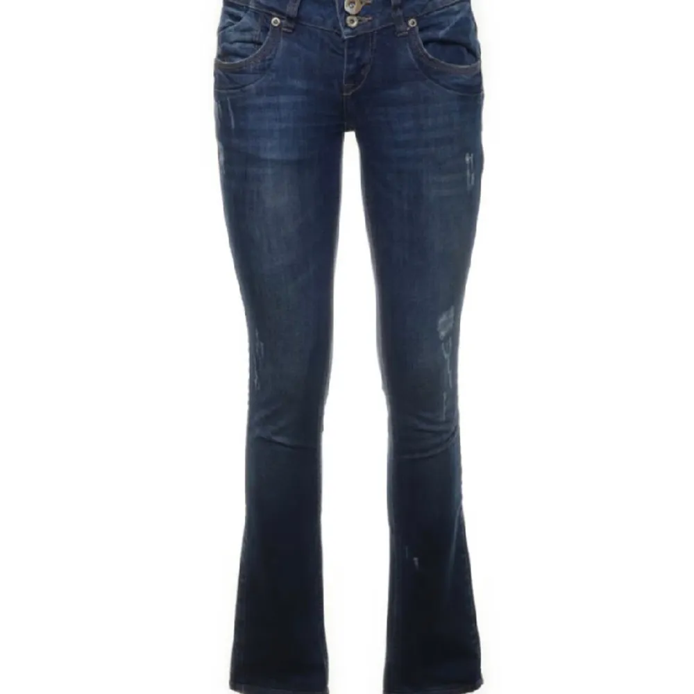 Säljer mina jätte fina Pepe jeans i storlek 36, säljer då de inte passar mig längre💗. Jeans & Byxor.