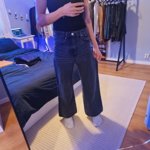 Jeans  - Loose bootcut jeans i storlek 29/32 från H&M