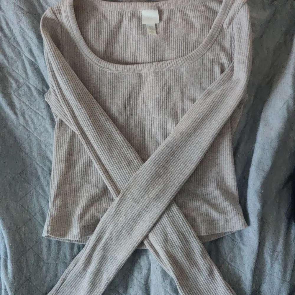 En thight långärmad t-shirt. Basic jättefin och passar till allt💗. Tröjor & Koftor.