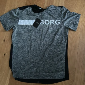 Björn Borg  - Säljer Björn Borg tränings tröja, aldrig använd och inga defekter