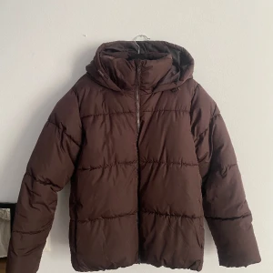 Vinterjacka - 2 fickor fram. Fint skick.