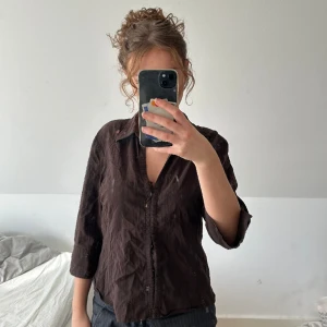 kortärmad skjorta  - brun ribbad tre kvarts skjorta från h&m