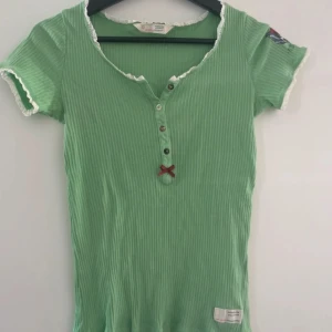 Odd molly t shirt  - Grön odd molly t-shirt! Strlk 0 men passar typ xs - m 💚💚