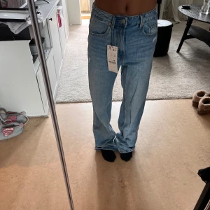 Jeans - Helt oanvända med lapp kvar