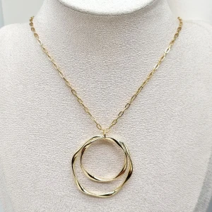 Handgjort halsband  - Handgjort  halsband  🖤Följ :@ekjewelryofficial🤲  🔗⛓️Material- rostfritt stål ,metall. Längd: 44cm. ○-4cm